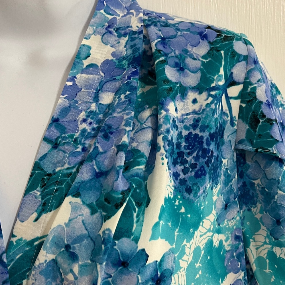 Calvin Klein Floral Top Size Medium Petite